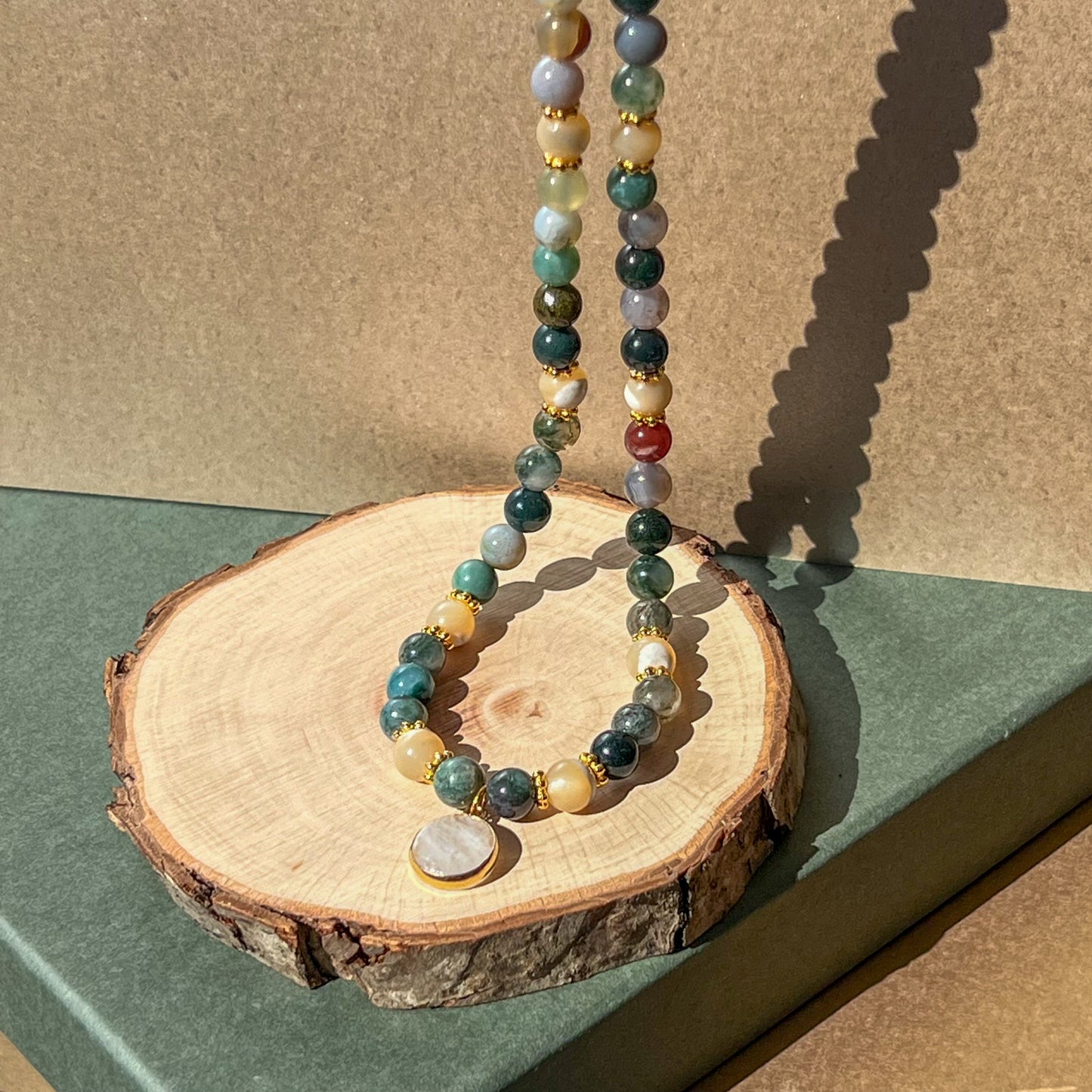 Grace - Indian Agate with 16 mm Moonstone pendant - Gold plated