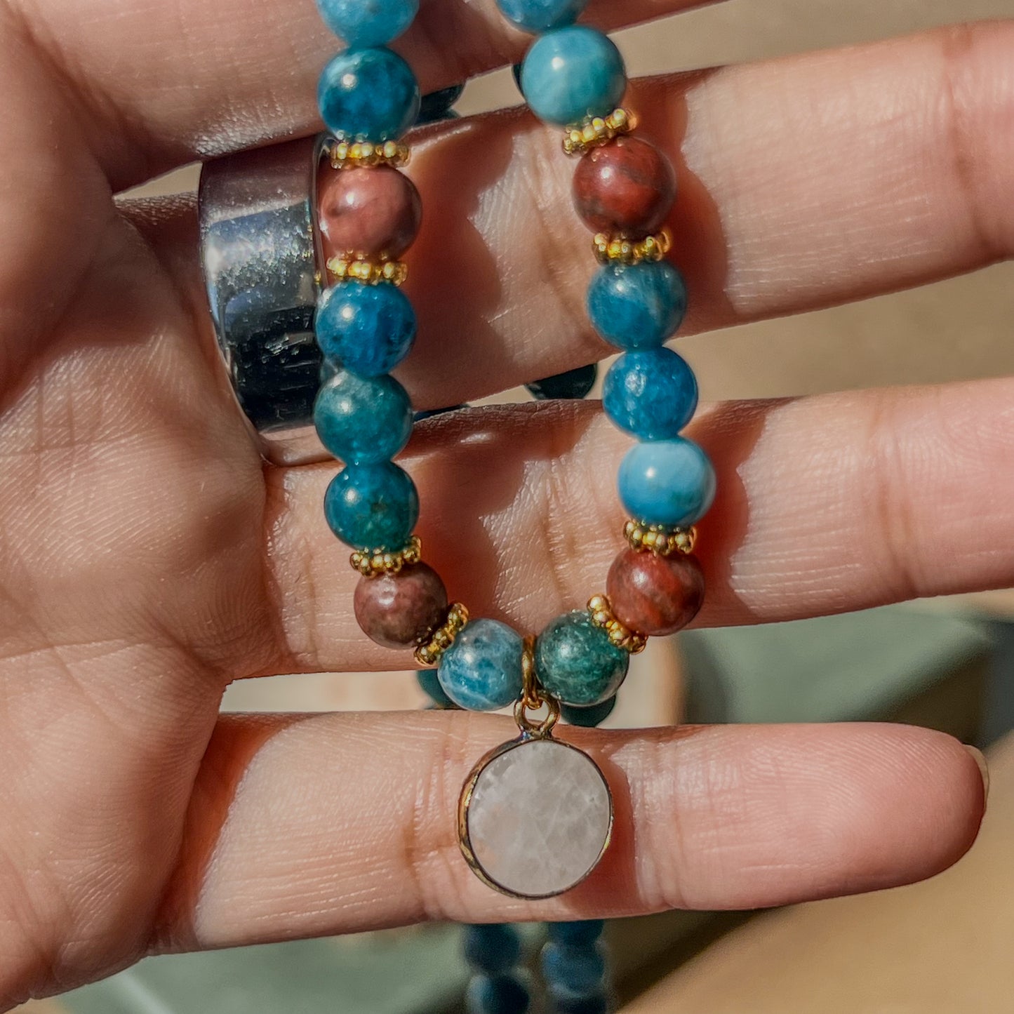 Aestara - Blue Apatite Necklace with 16 mm Moonstone pendant - Gold-plated