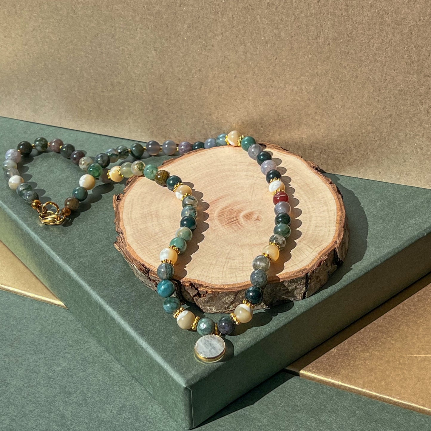 Grace - Indian Agate with 16 mm Moonstone pendant - Gold plated