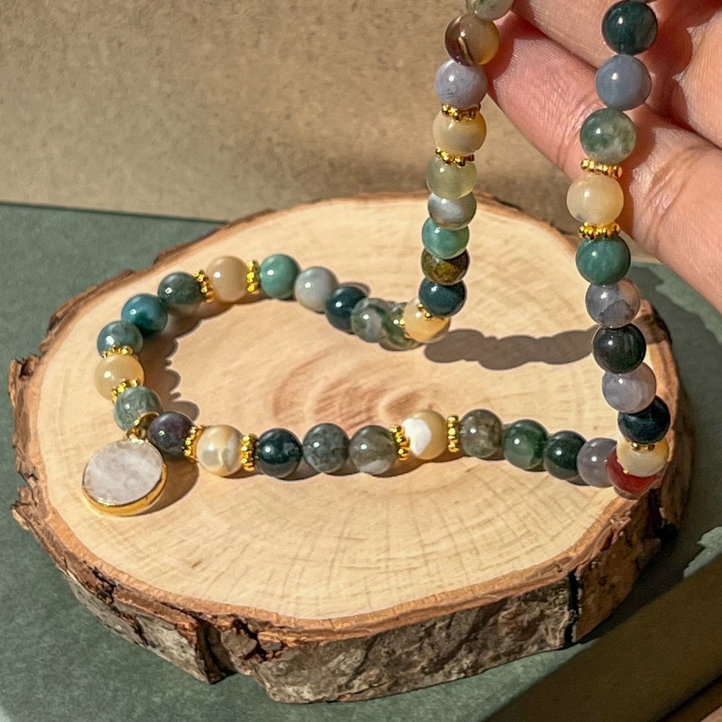 Grace - Indian Agate with 16 mm Moonstone pendant - Gold plated